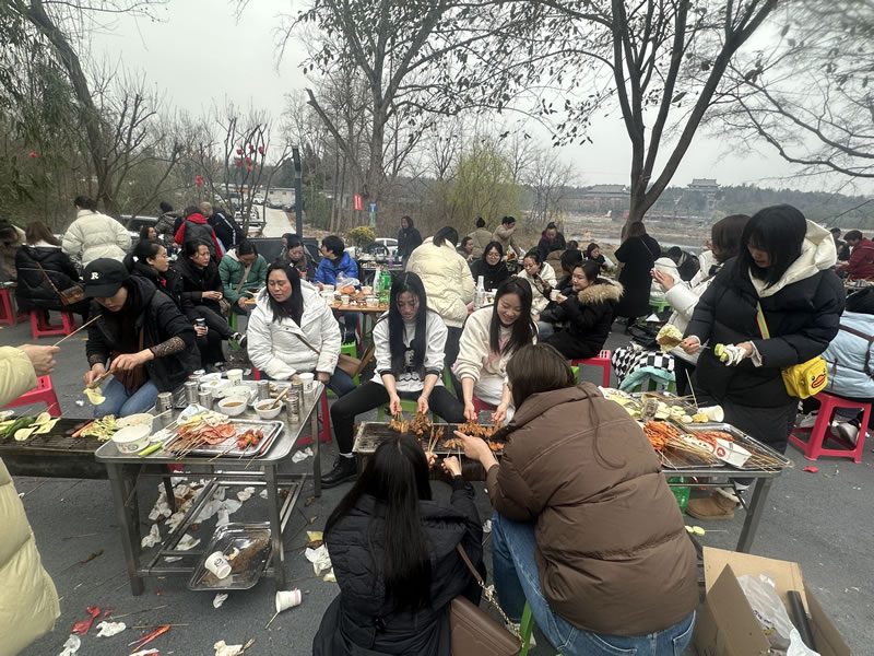 绵阳市先锋医疗器械有限公司—— 庆祝“3.8妇女节”，共赴烧烤盛宴，致敬巾帼风采1.jpg